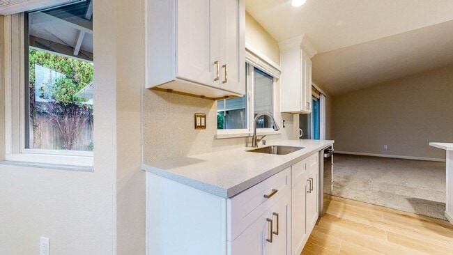 Building Photo - Meticulously Maintained Four Bedroom Singl...