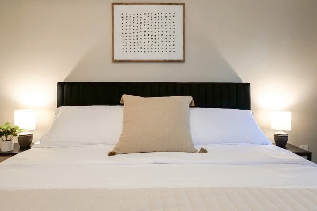 Building Photo - 303 E Washington St