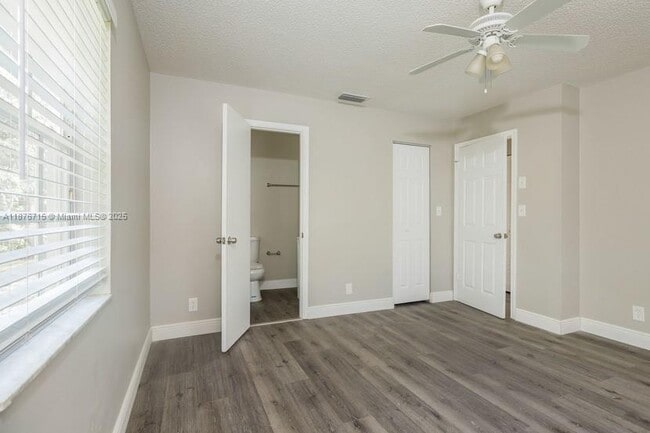 Building Photo - 2424 Angler Dr