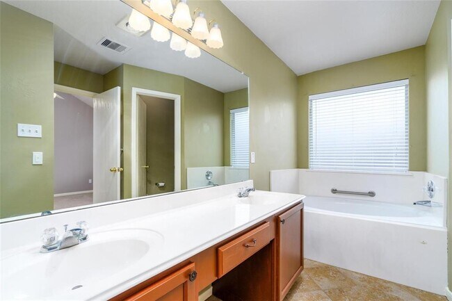 Building Photo - 15418 Forest Creek Farms Dr