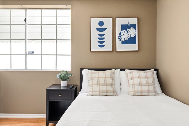 Building Photo - 10777 Ashton Ave