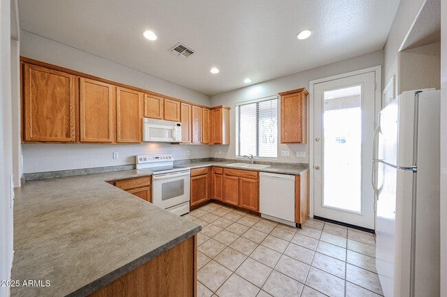 Building Photo - 42914 N Challenger Trail