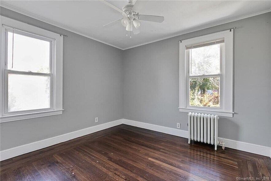 Building Photo - 107 Davis st