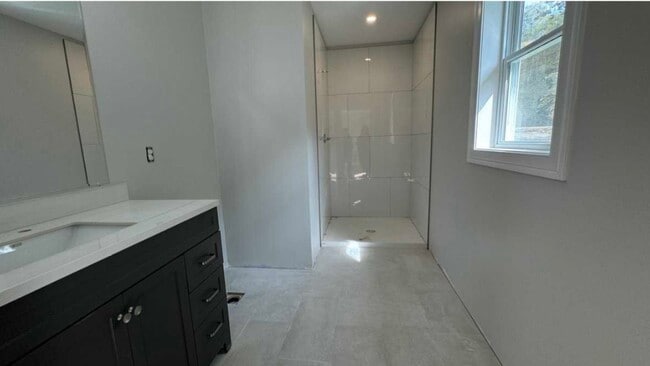 Building Photo - 58 Pleasant St