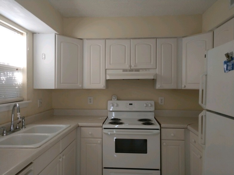 Building Photo - 126 Luden Dr