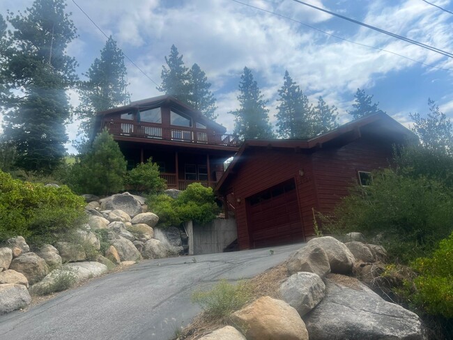 Building Photo - Truckee long term rental, furnished, above...