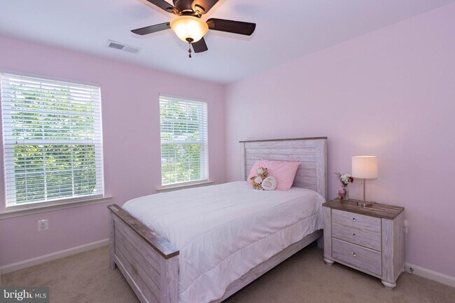 Building Photo - 8061 Side Hill Dr