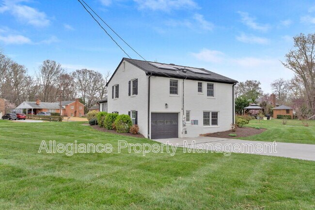 Building Photo - 2215 Lida Ct