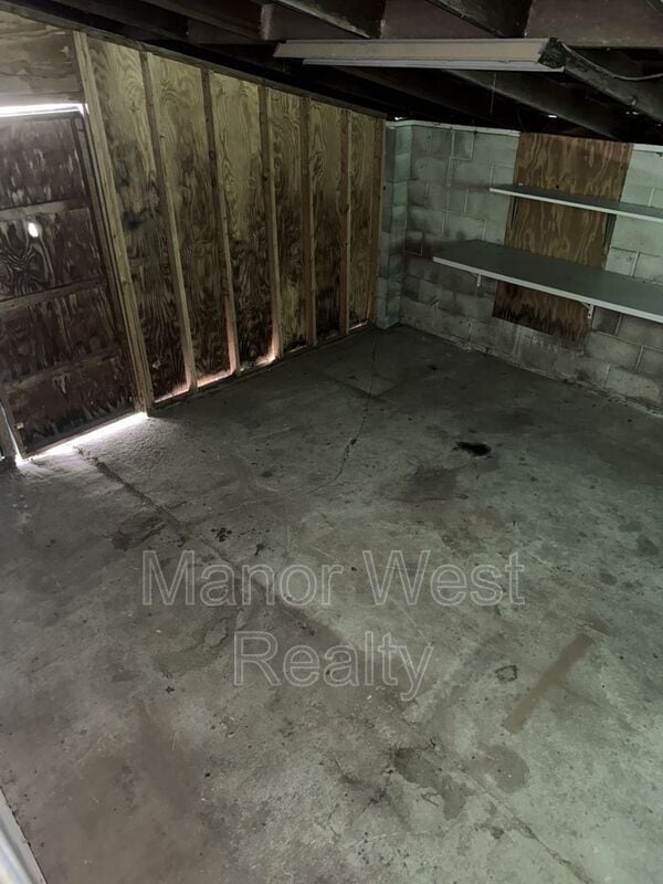 Building Photo - 390 Smith Rd