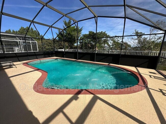 Building Photo - 645 Majesty Dr