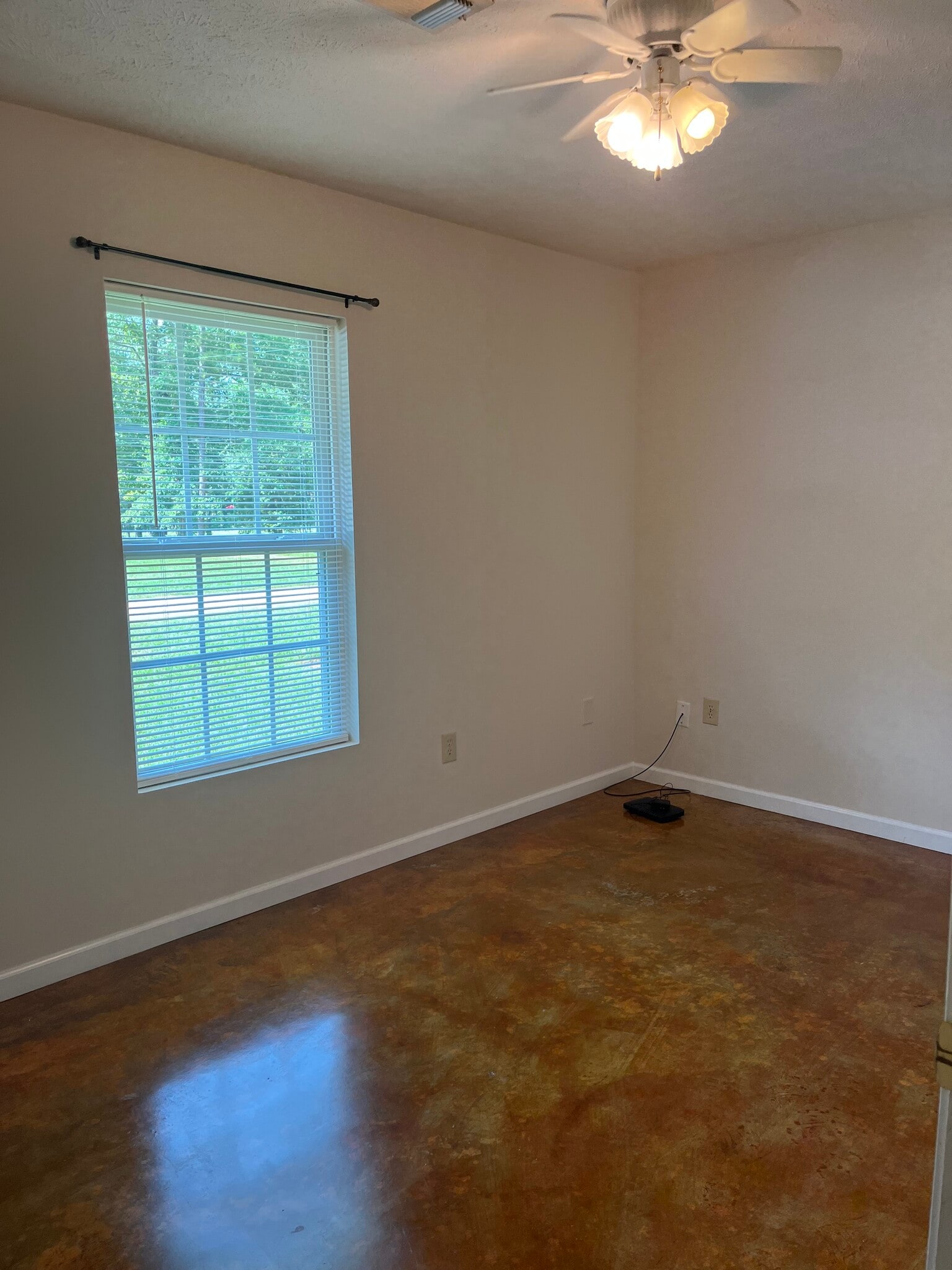 Building Photo - 23 Cottage Ln