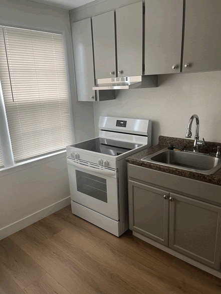 Kitchen - 31 Baldwin St