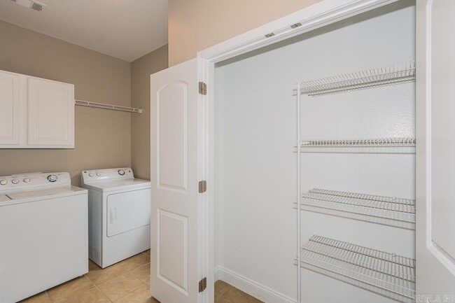 Building Photo - 1216 Sadie Dr