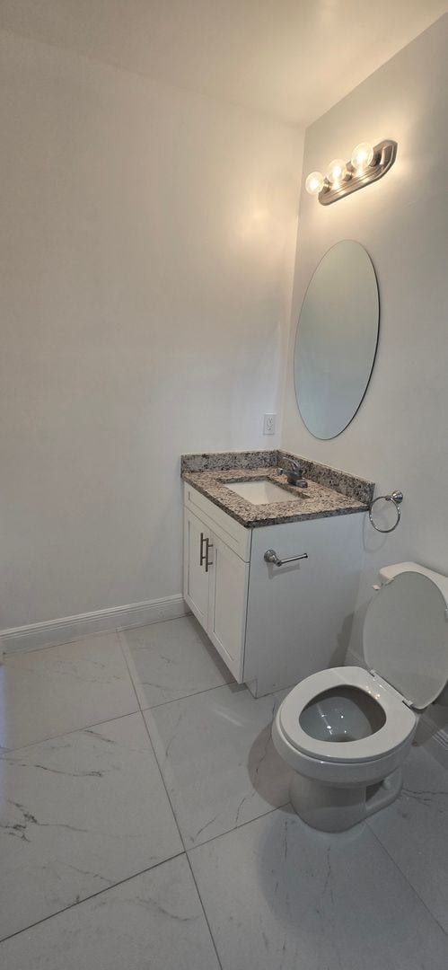Building Photo - Newer Three Bedroom, 2 Bath, 1 Car garage-...
