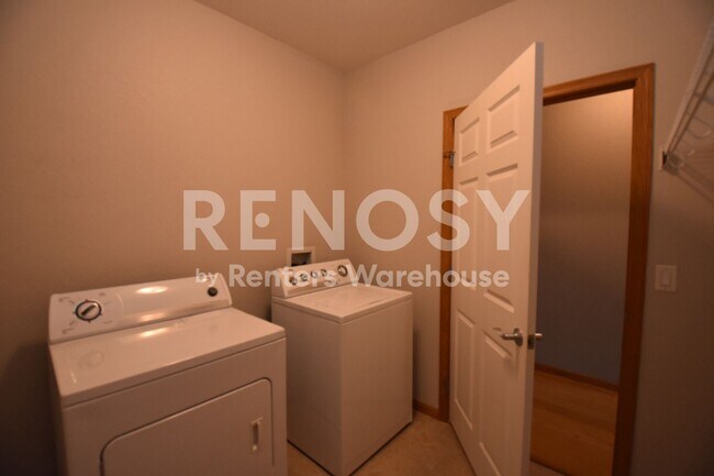 Building Photo - Stunning 1 Bedroom 1 Bathroom in Saint Louis Park!