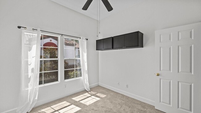 Building Photo - Tri-Level Townhome in Tustin