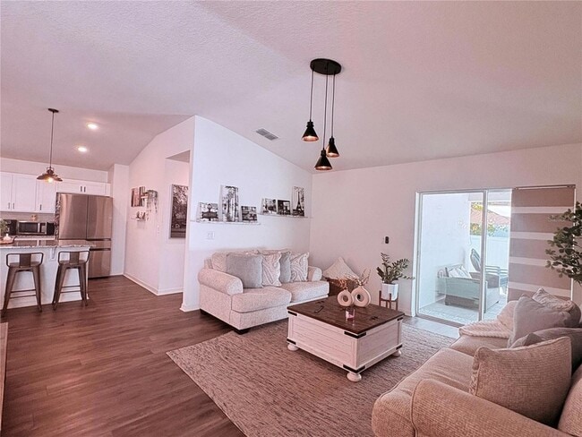 Building Photo - 1084 Papaya Cir.