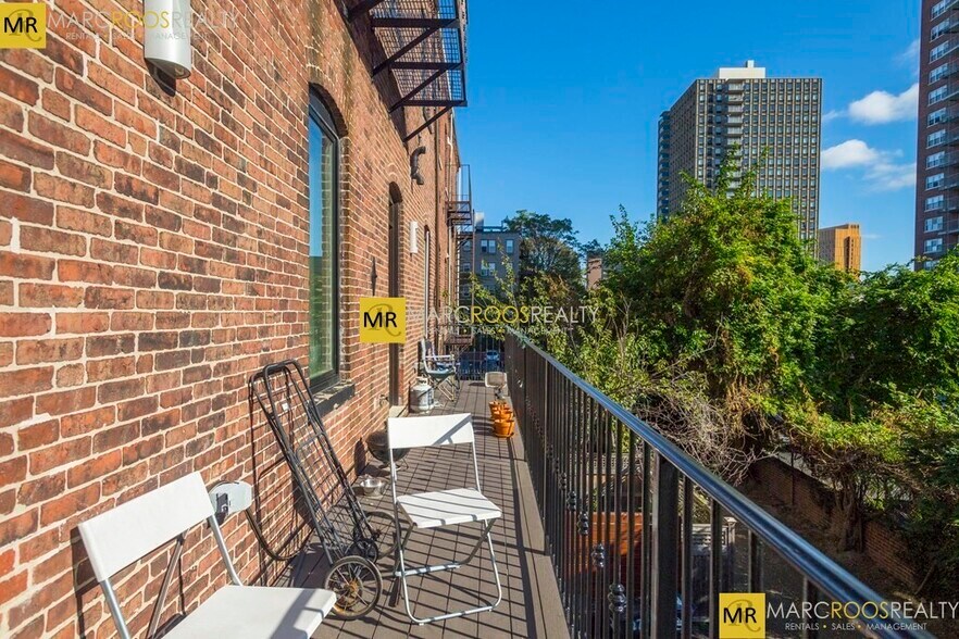 Building Photo - 25 Worthington St