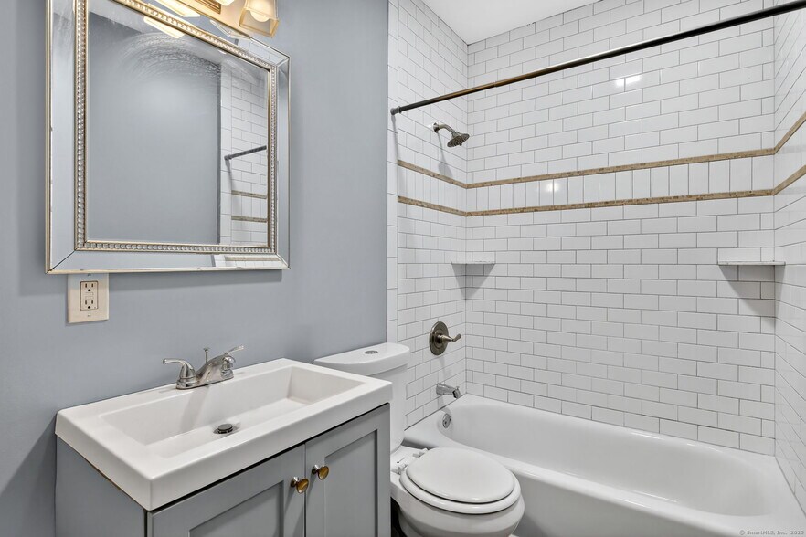 Building Photo - 14 Belden St