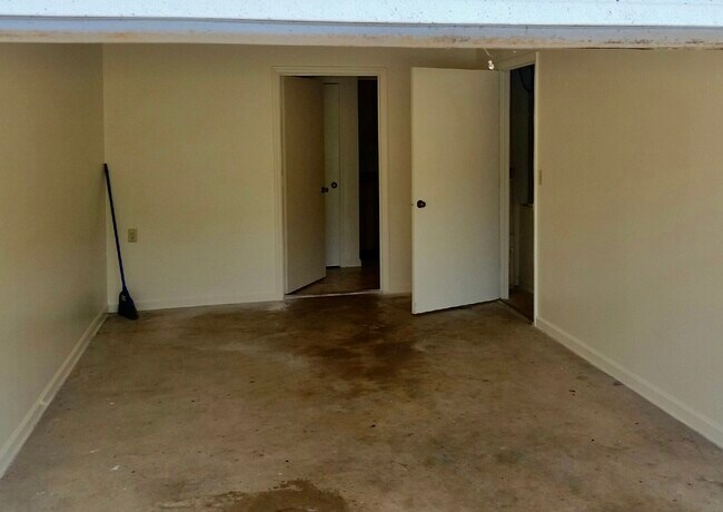 Building Photo - 8446 Shawn Ridge Dr