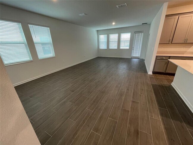 Building Photo - 2623 Runners Cir
