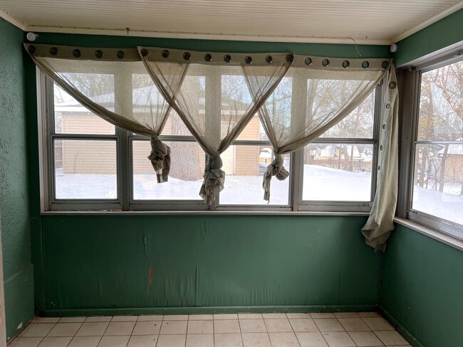 Building Photo - 907 Albion Ave