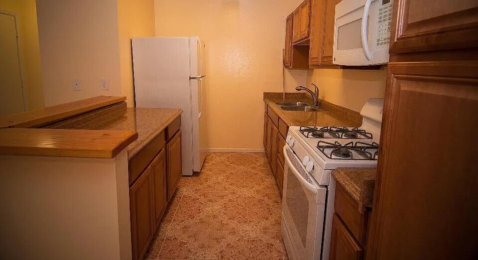 Building Photo - 2436 Bolker Dr