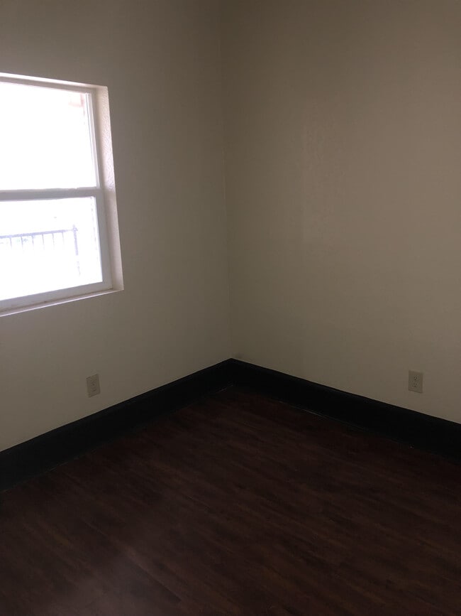 Building Photo - 304 W Harding Ave