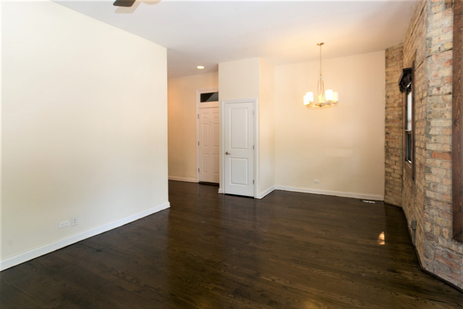 Building Photo - 1758 W Montrose Ave