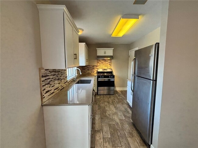 Building Photo - 1289 Creek St