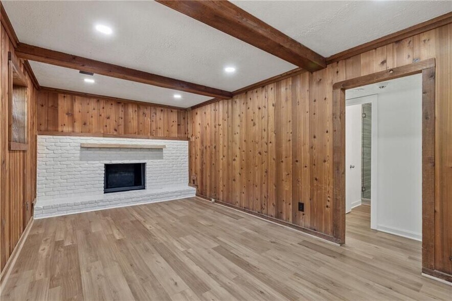 Building Photo - 472 Barnsdale Dr