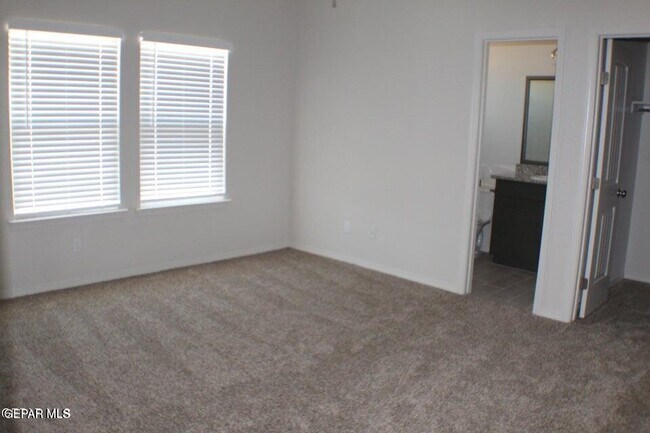 Building Photo - 7425 Norte Mesa Ln