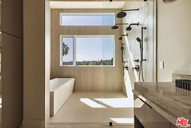 Building Photo - 16838 Oak View Dr