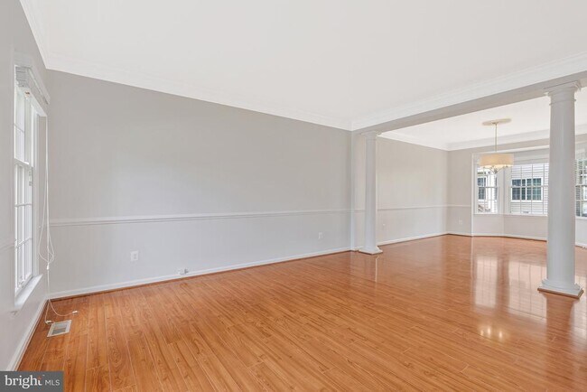 Building Photo - 10857 Hunter Gate Way
