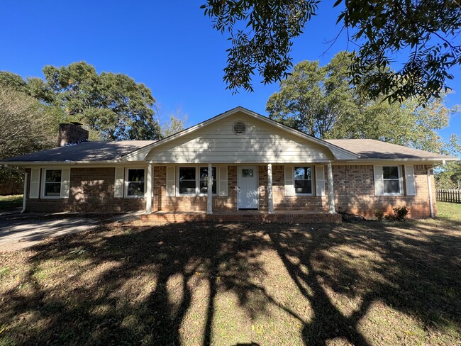 Building Photo - 3751 Robinson Dr