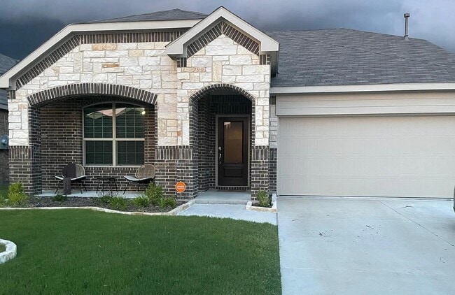 Building Photo - 2130 Clarion Dr