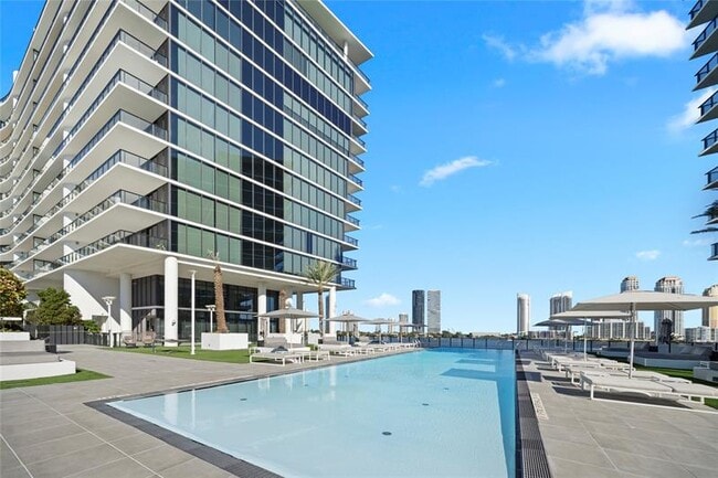 Building Photo - 5500 Island Estates Dr