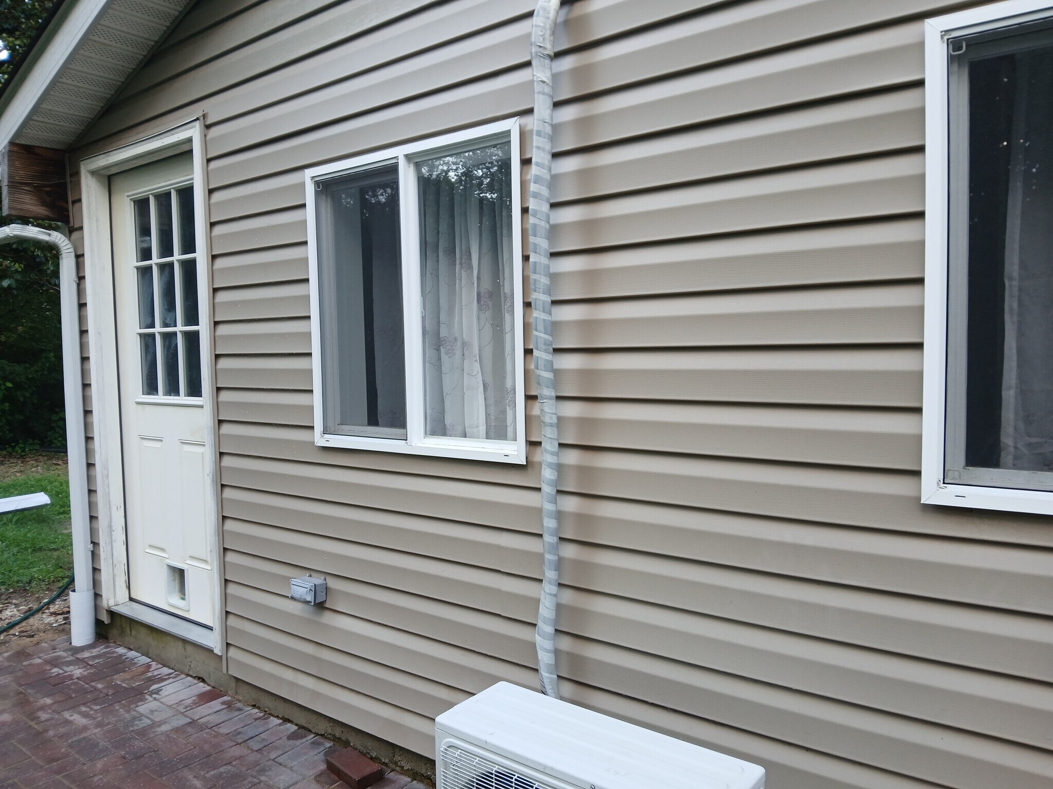 Building Photo - 204 Southwood Rd