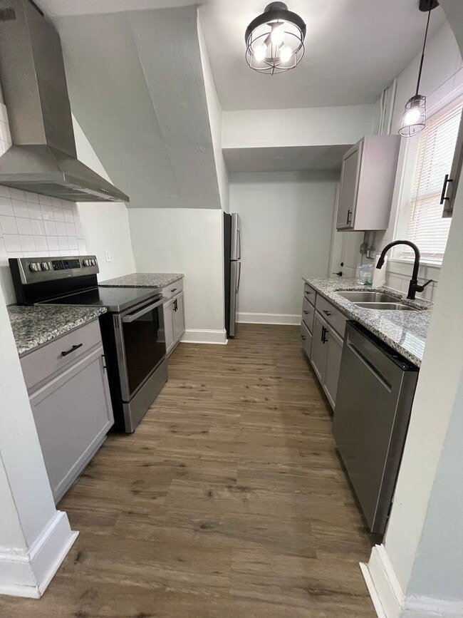 Building Photo - Completely Remodeled Home in Queensborough