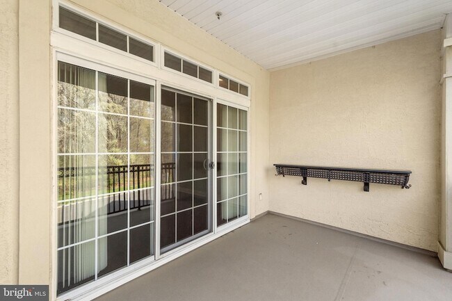 Building Photo - 2022 Crescent Wy