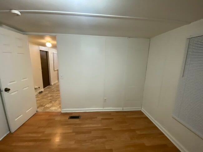 Building Photo - 11 Coach Dr