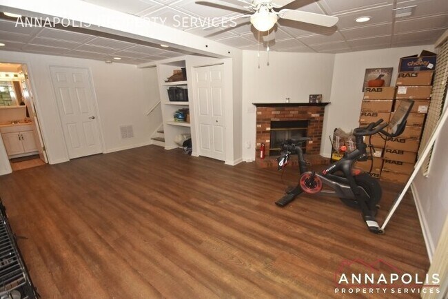 Building Photo - 2110 Commissary Cir