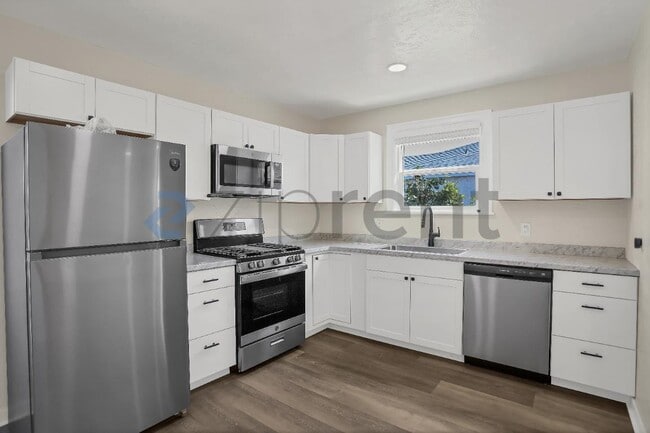 Building Photo - 265 Cherry Dr