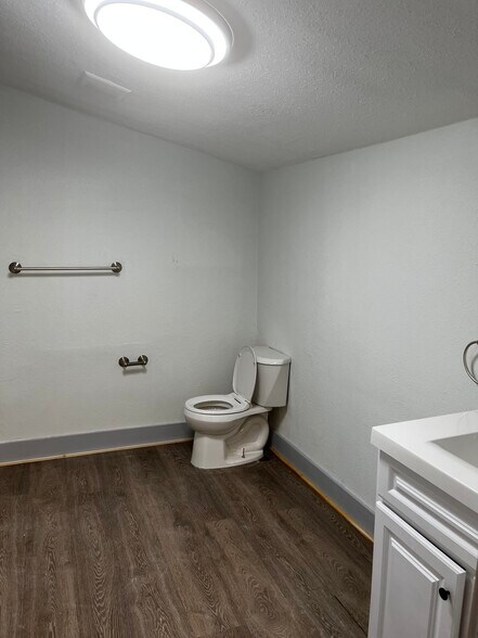 Building Photo - 1914 W Wildwood Dr