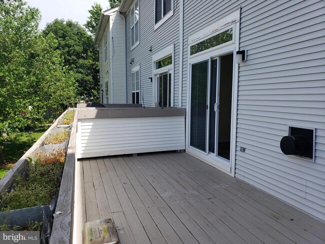 Building Photo - 18022 Royal Bonnet Cir