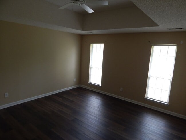 Building Photo - 3 bedroom 2 1/2 Bath brick single family home in Covil Estates just around the corner from Mayfaire.