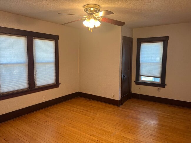 Building Photo - Pet Friendly 2BR House on Beloit's West Side