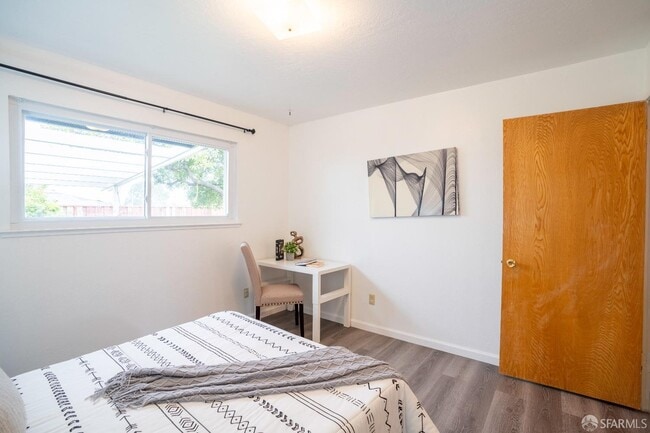 Building Photo - 4301 Hillview Dr