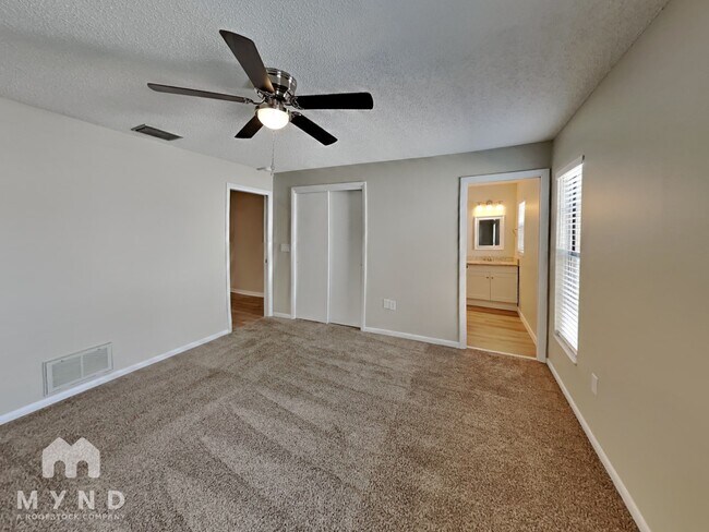 Building Photo - 11136 Mercedes St