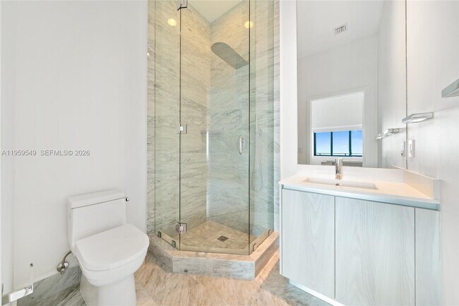 Building Photo - 480 NE 31st St